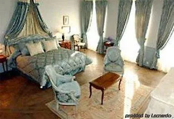 Hotel De Toiras 5*