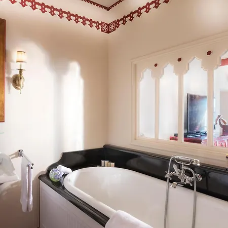 Hotel De Toiras 5*