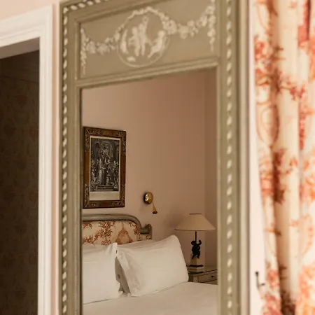 Hotel De Toiras 5*