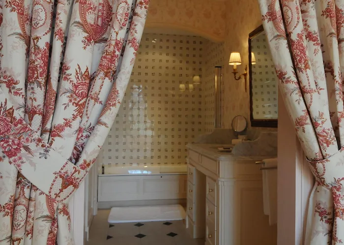 Hotel De Toiras 5*